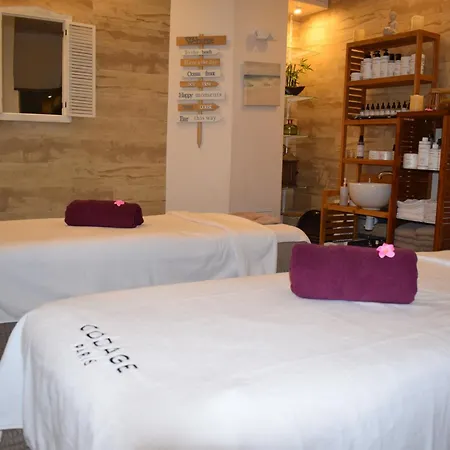 La Loggia & 3* Ντοβίλ