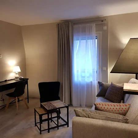 Отель La Loggia & 3*