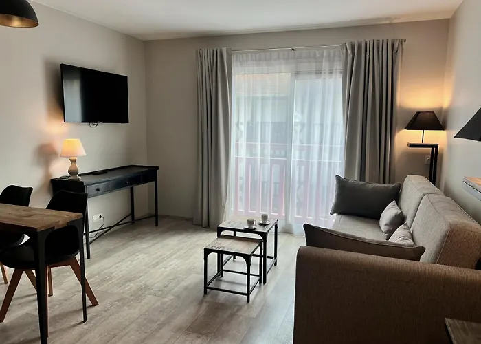 La Loggia & 3* Ντοβίλ