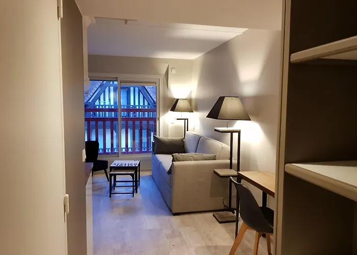 La Loggia & Ξενοδοχείο Ντοβίλ