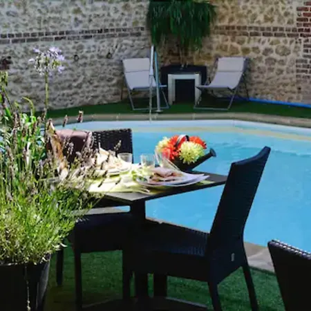 La Loggia & מלון