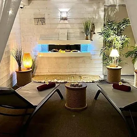 La Loggia & 3*