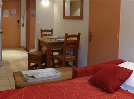 La Loggia & מלון