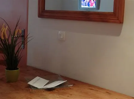 La Loggia & מלון