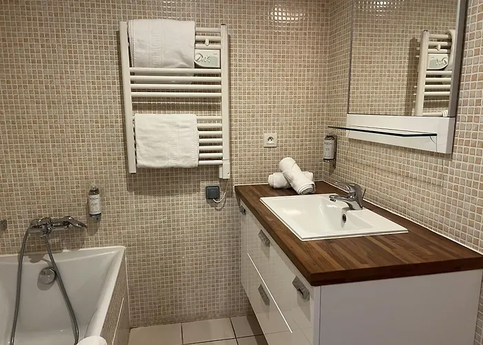 La Loggia & מלון